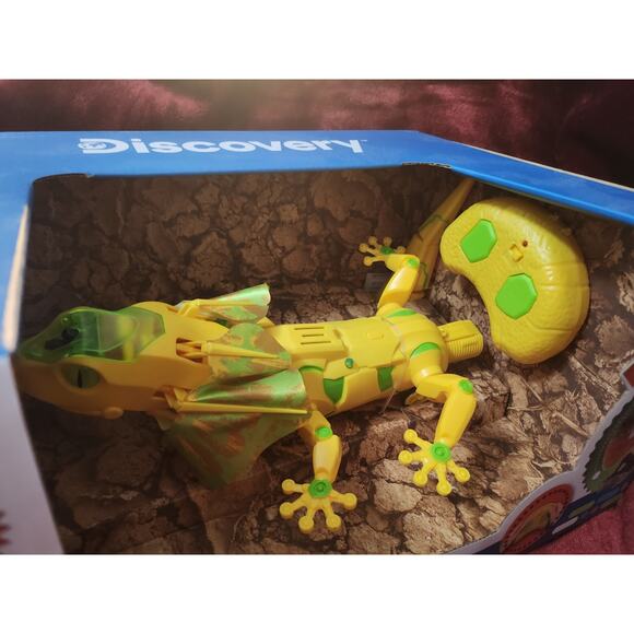 Discovery Kids Robotic RC Frilled Lizard, DIY Pet, Wireless - Picture 3 of 5